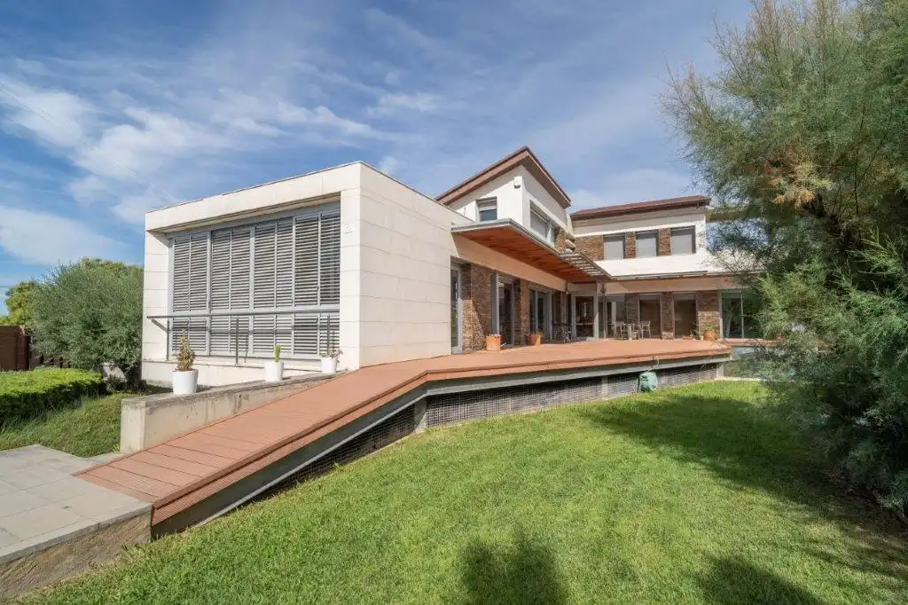 Detached house with terrace for sale in Carrer Monestir de Gualter, imagen 5