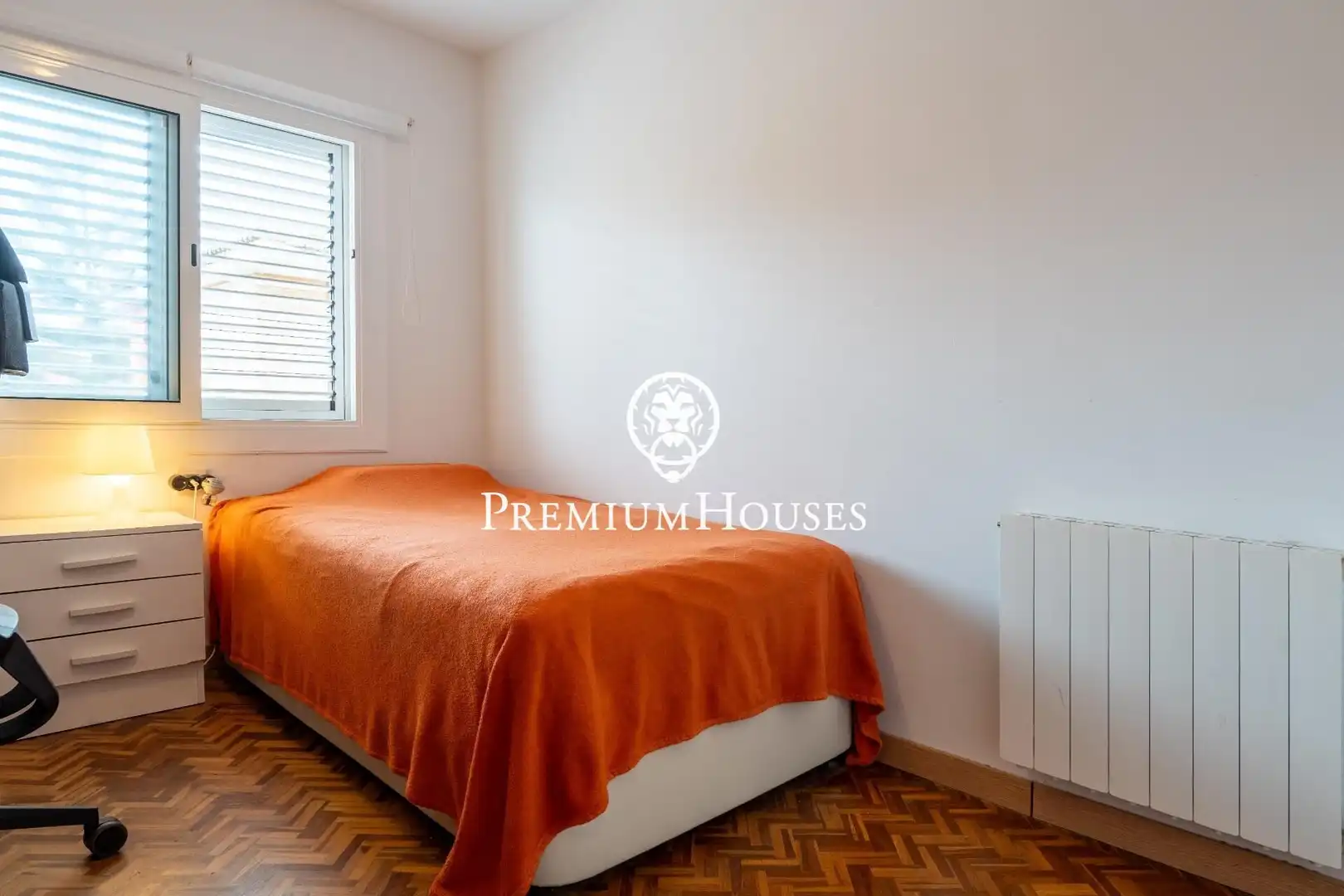 Schlafzimmer von Dachboden zum Verkauf in Gavà mit Heizung, Parkett und Terrasse