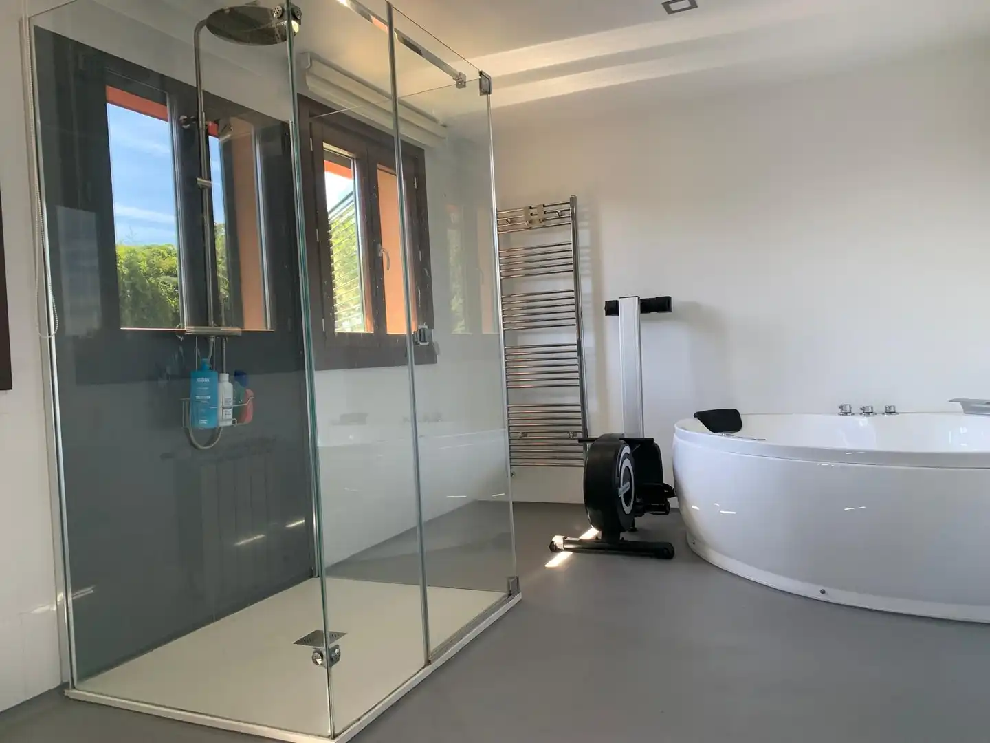 Baño de Casa o chalet en venta en Boadilla del Monte con Aire acondicionado, Calefacción y Jardín privado