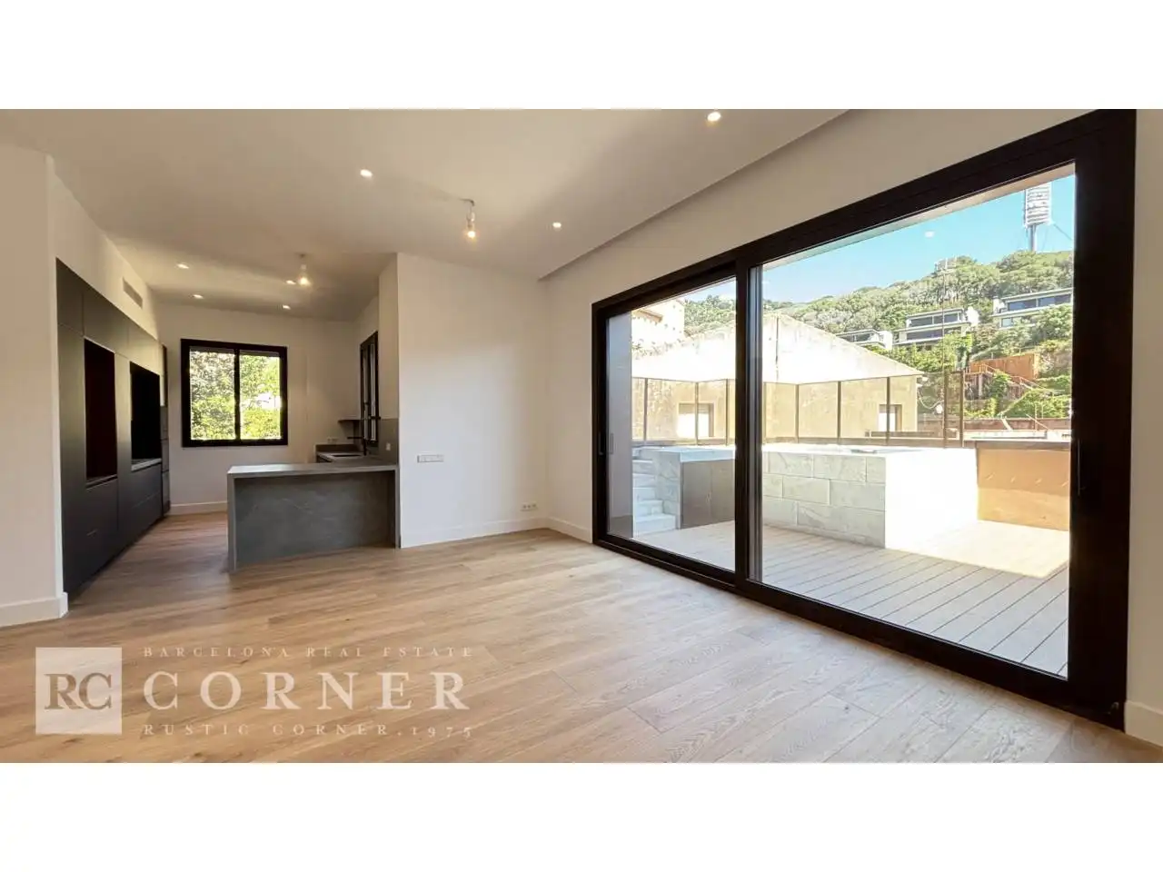 Außenansicht von Wohnung zum Verkauf in  Barcelona Capital mit Klimaanlage, Heizung und Parkett