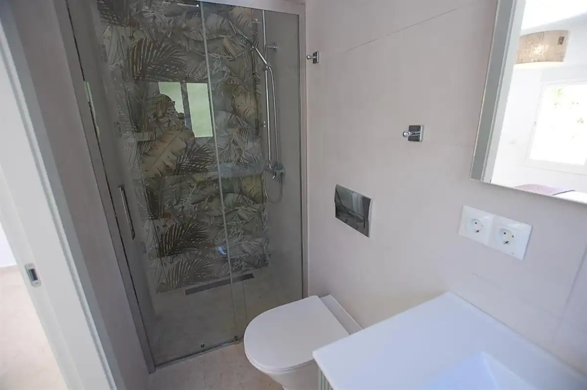 Bany de Casa o xalet en venda en Mijas amb Aire condicionat, Jardí privat i Piscina