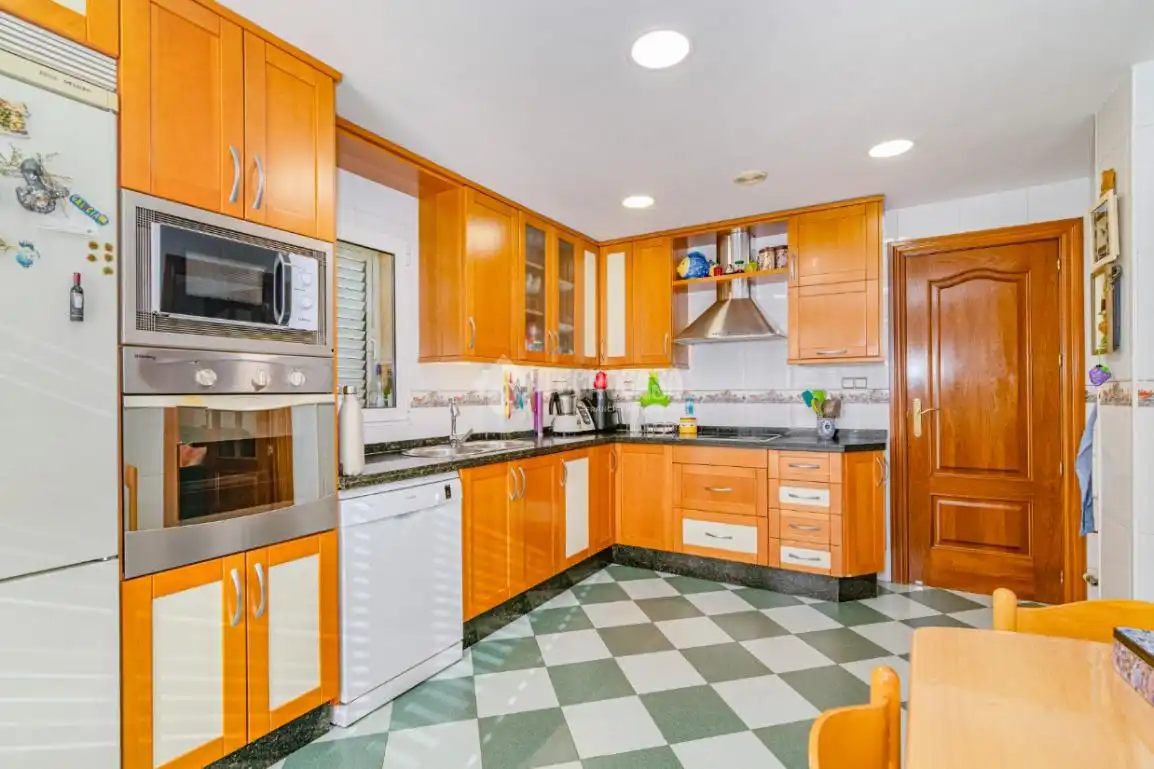 Kitchen of Houses for sale in Cenes de la Vega  with Terrace and Swimming Pool