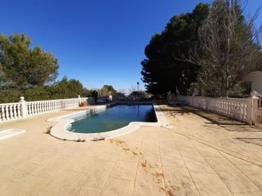 Chalet con piscina en venta en Monóvar  / Monòver