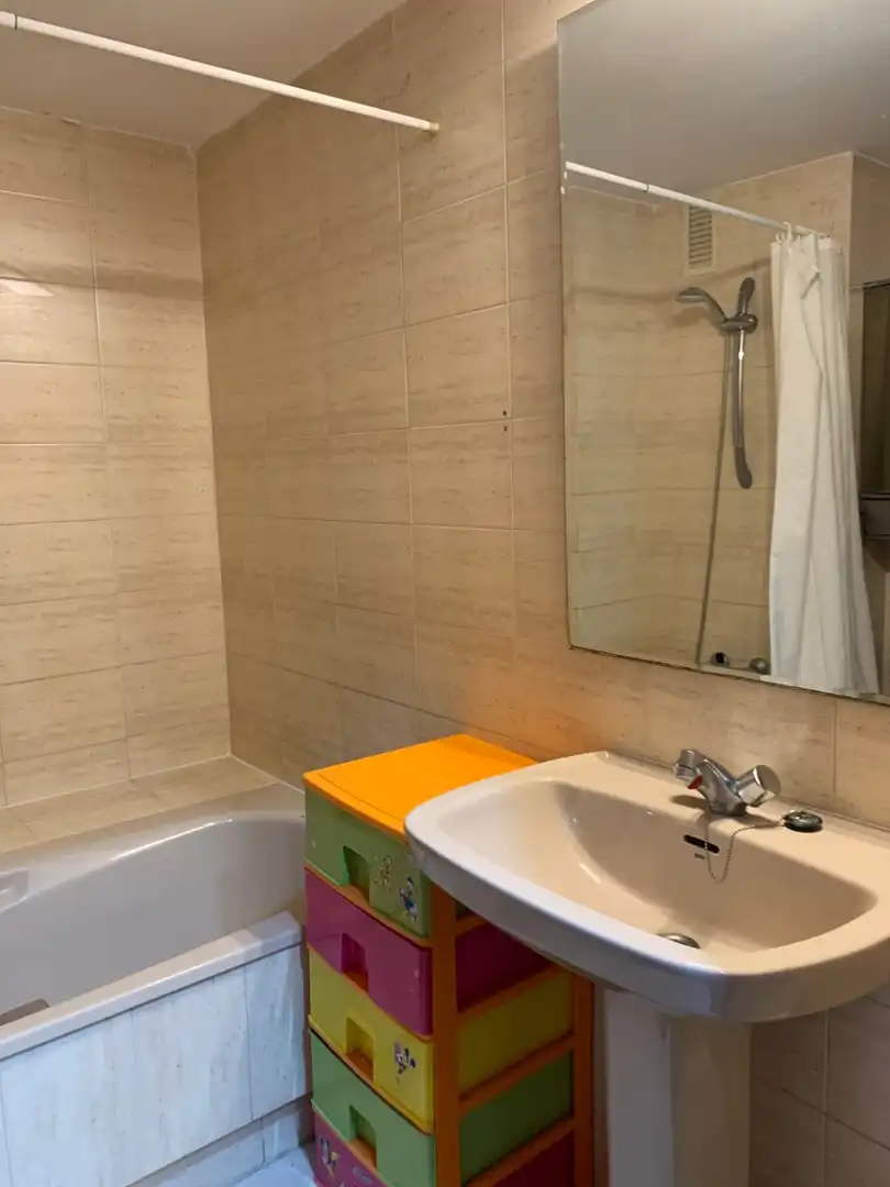 Badezimmer von Wohnung zur Miete in Valencia mit Möbliert und Balkon