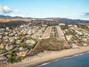 Villa avec balcon à vendre à Río Real - Los Monteros