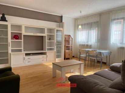 Sala d'estar de Pis en venda en  Logroño amb Calefacció, Parquet i Traster
