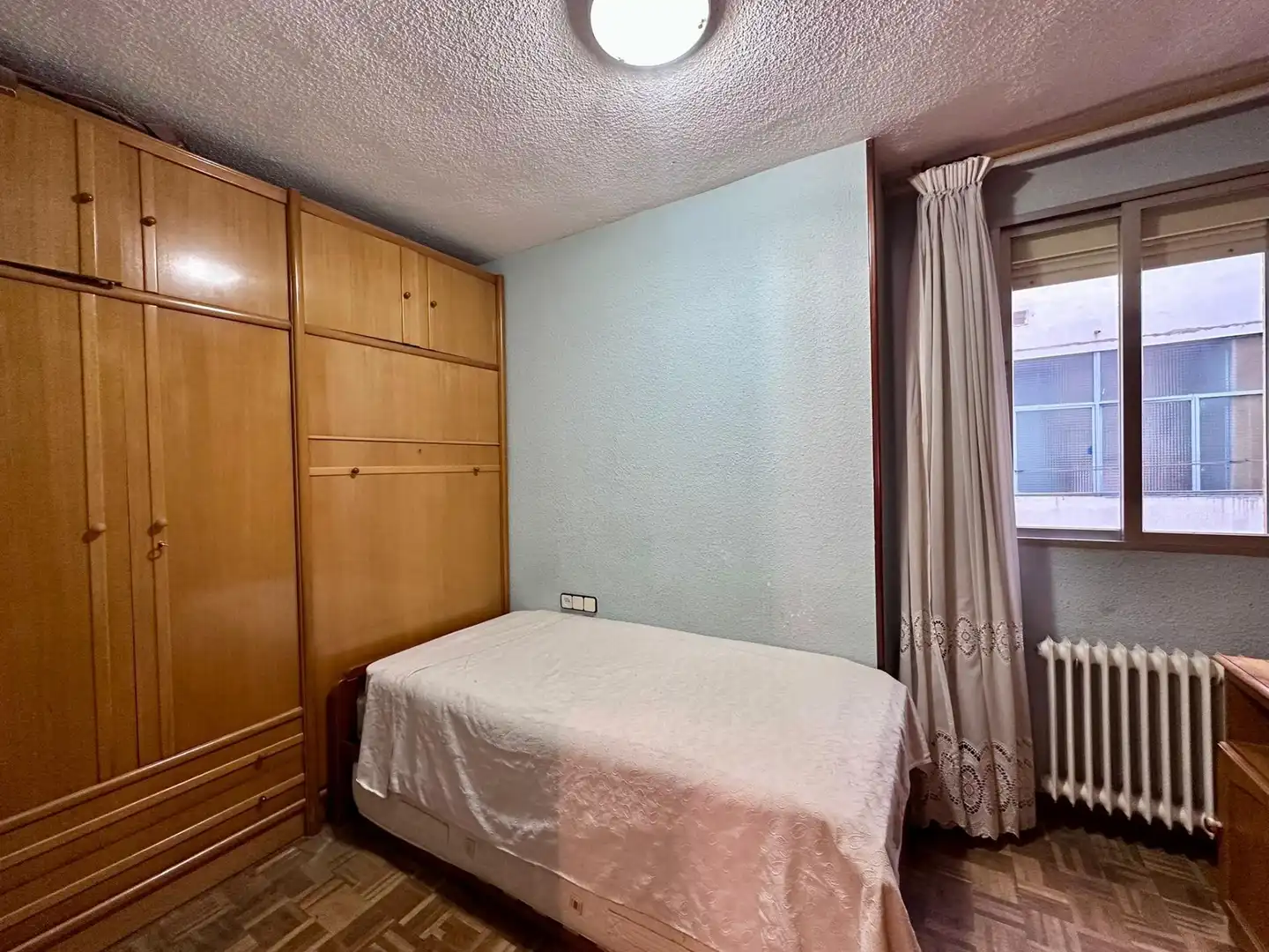 Habitación de Piso en venta en Madrid con Calefacción, Parquet y Terraza