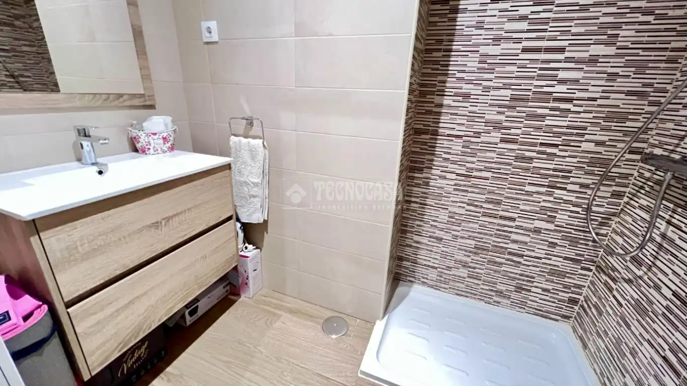 Bathroom of Flat for sale in Alcalá de Henares  with Air Conditioner, Heating and Terrace