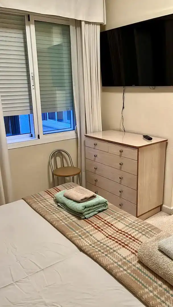Dormitori de Apartament per a compartir en Torremolinos amb Aire condicionat, Moblat i Balcó