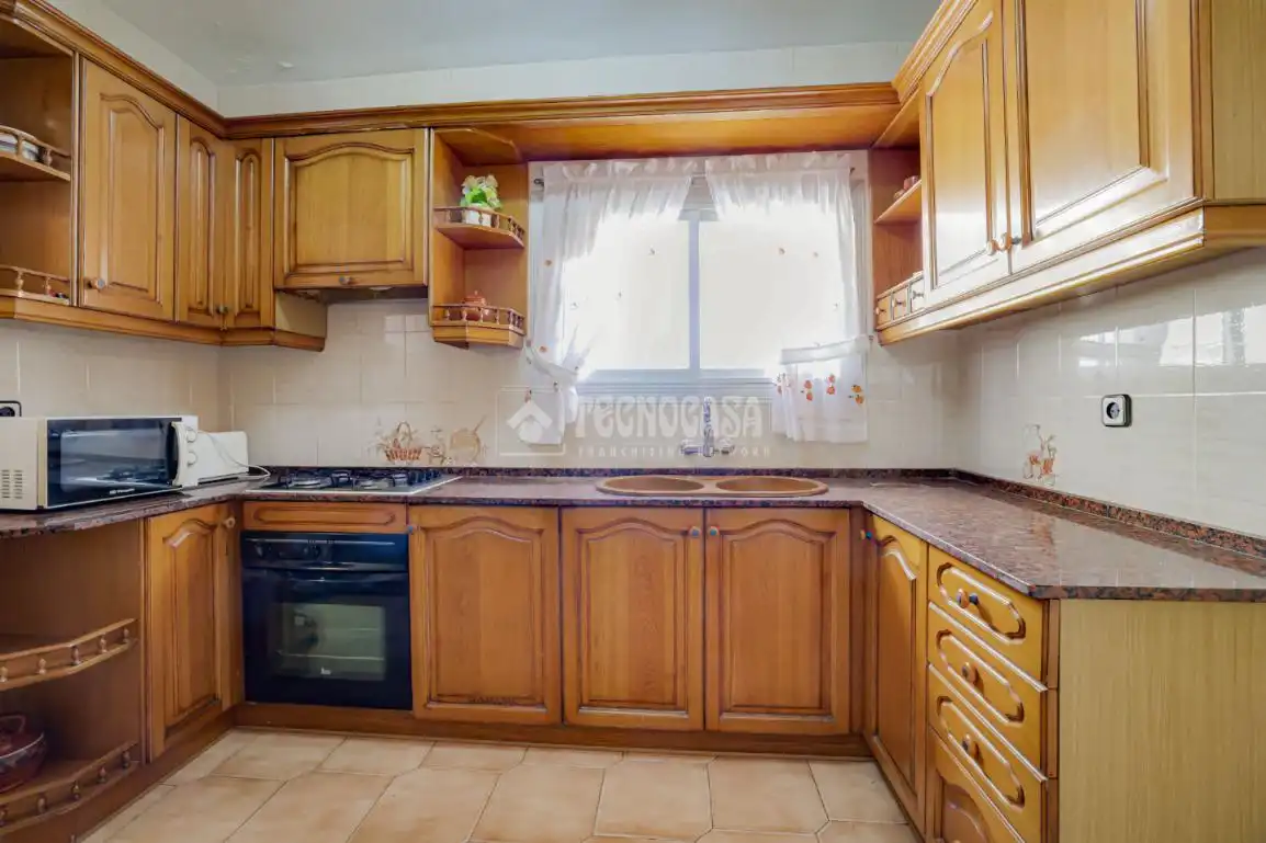 Cocina de Piso en venta en Sant Vicenç Dels Horts con Aire acondicionado y Alarma