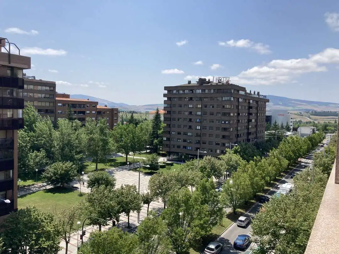 Pis de lloguer a Avenida de Pío XII, Mendebaldea - Ermitagaña
