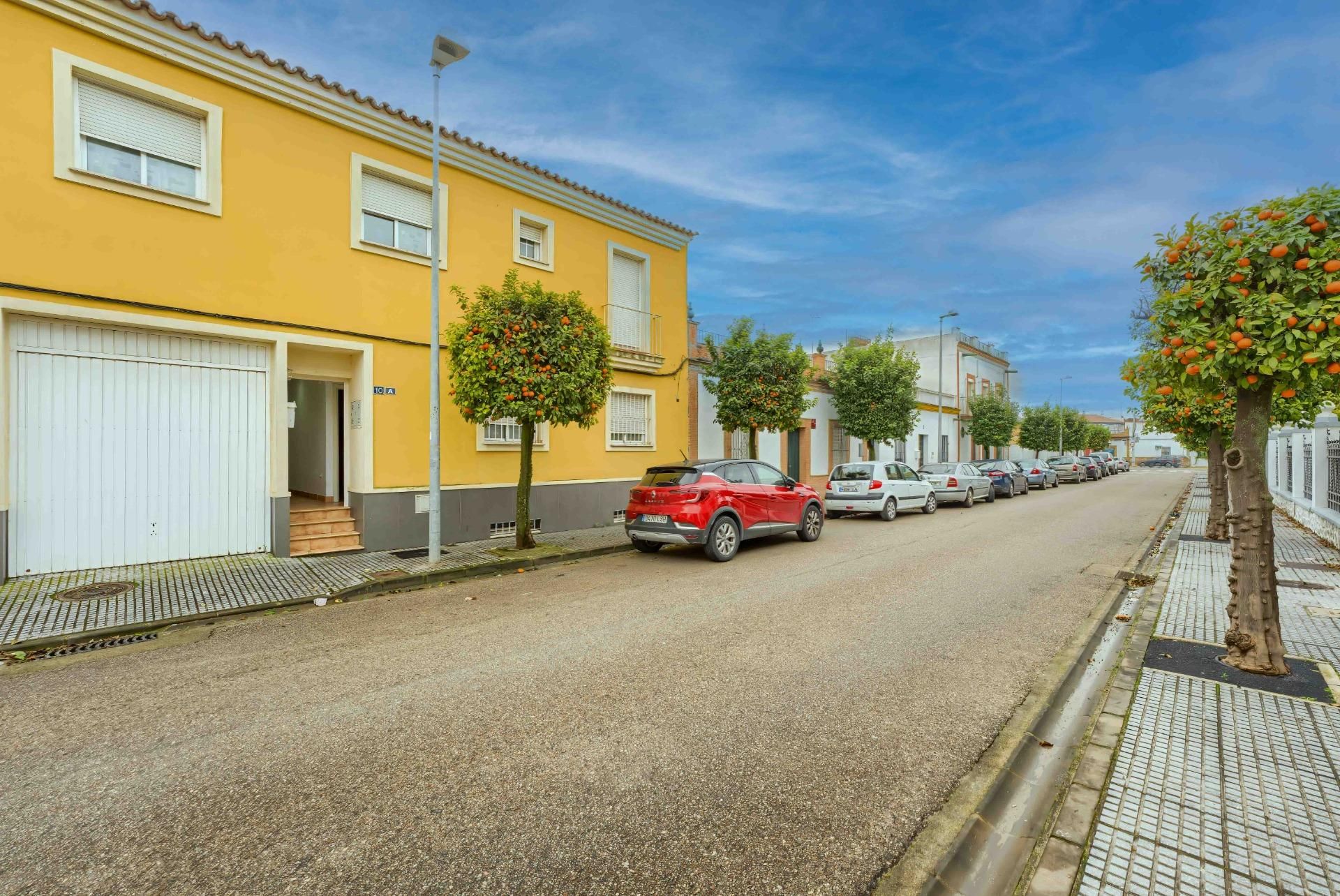 Vista exterior de Casa adosada en venda en Bollullos de la Mitación amb Aire condicionat