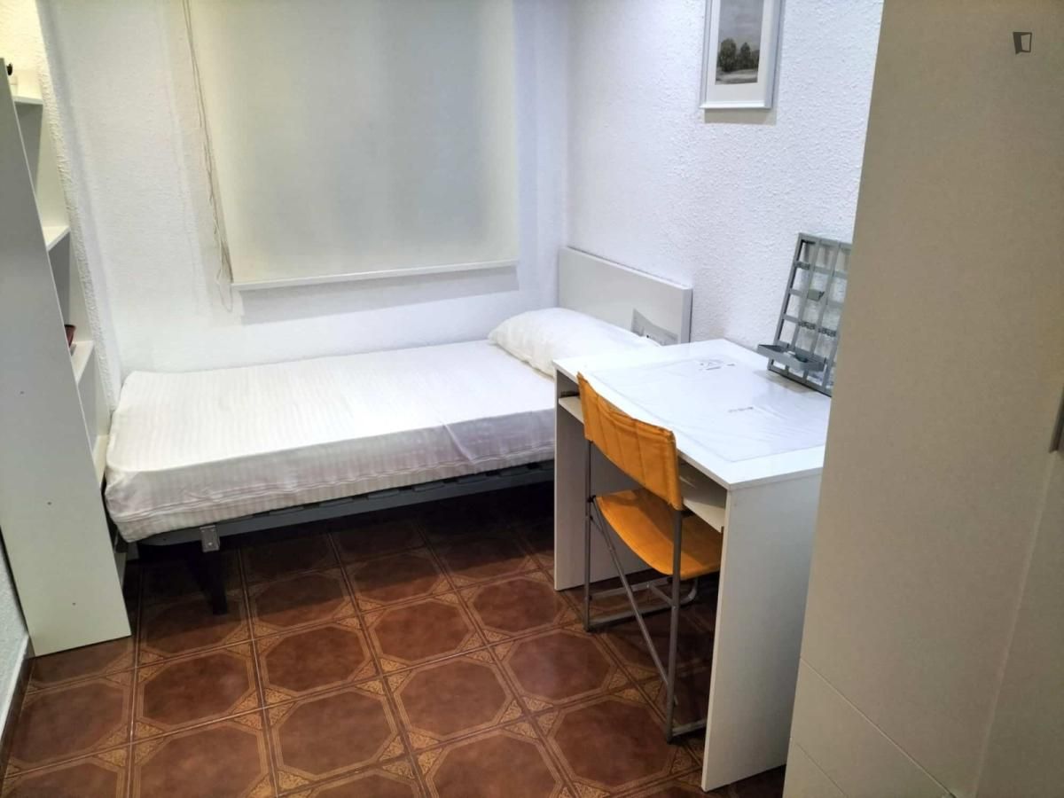 Dormitori de Apartament per a compartir en  Valencia Capital amb Moblat, Forn i Rentadora