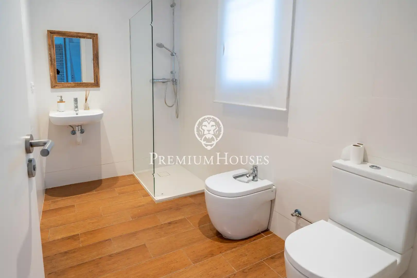 Bathroom of Houses for sale in Vilanova i la Geltrú  with Air Conditioner, Heating and Private garden