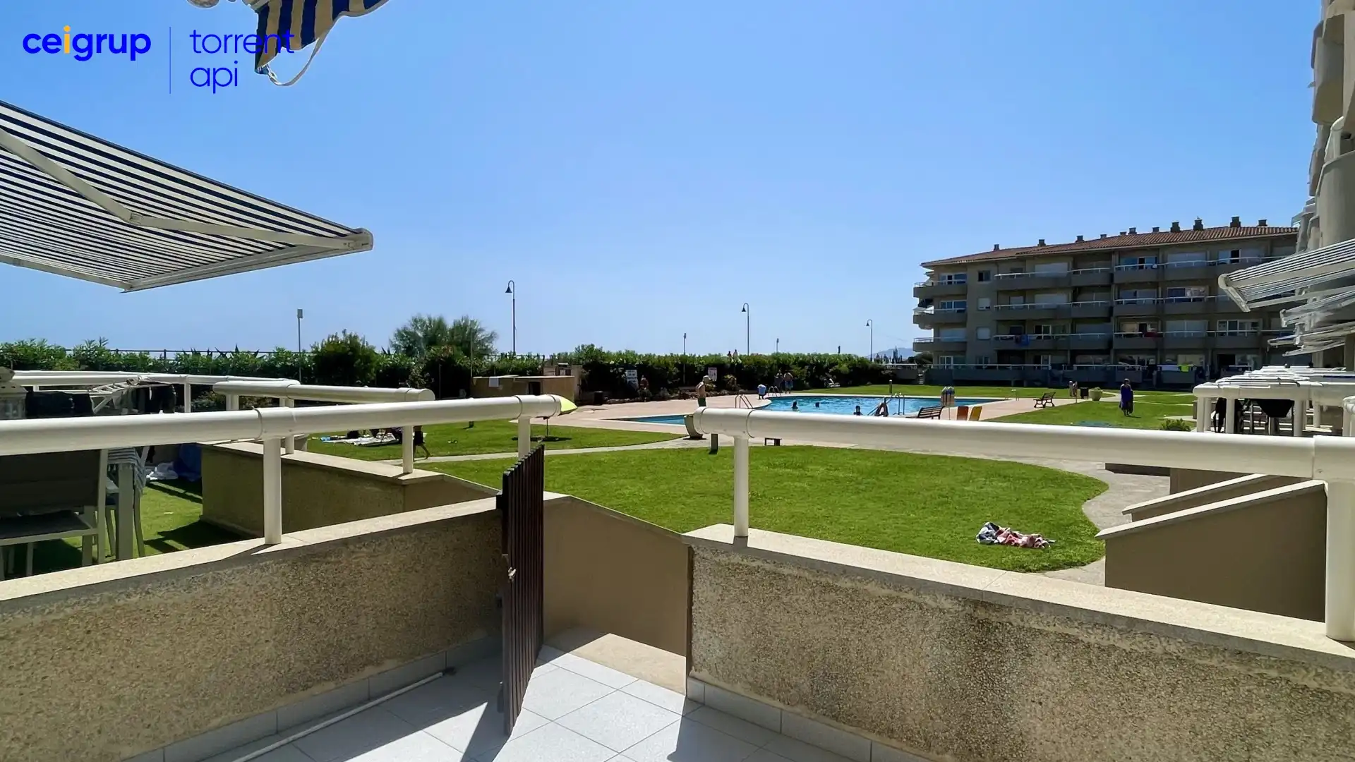 Piscina de Planta baja en venta en L'Estartit con Terraza, Piscina y Amueblado