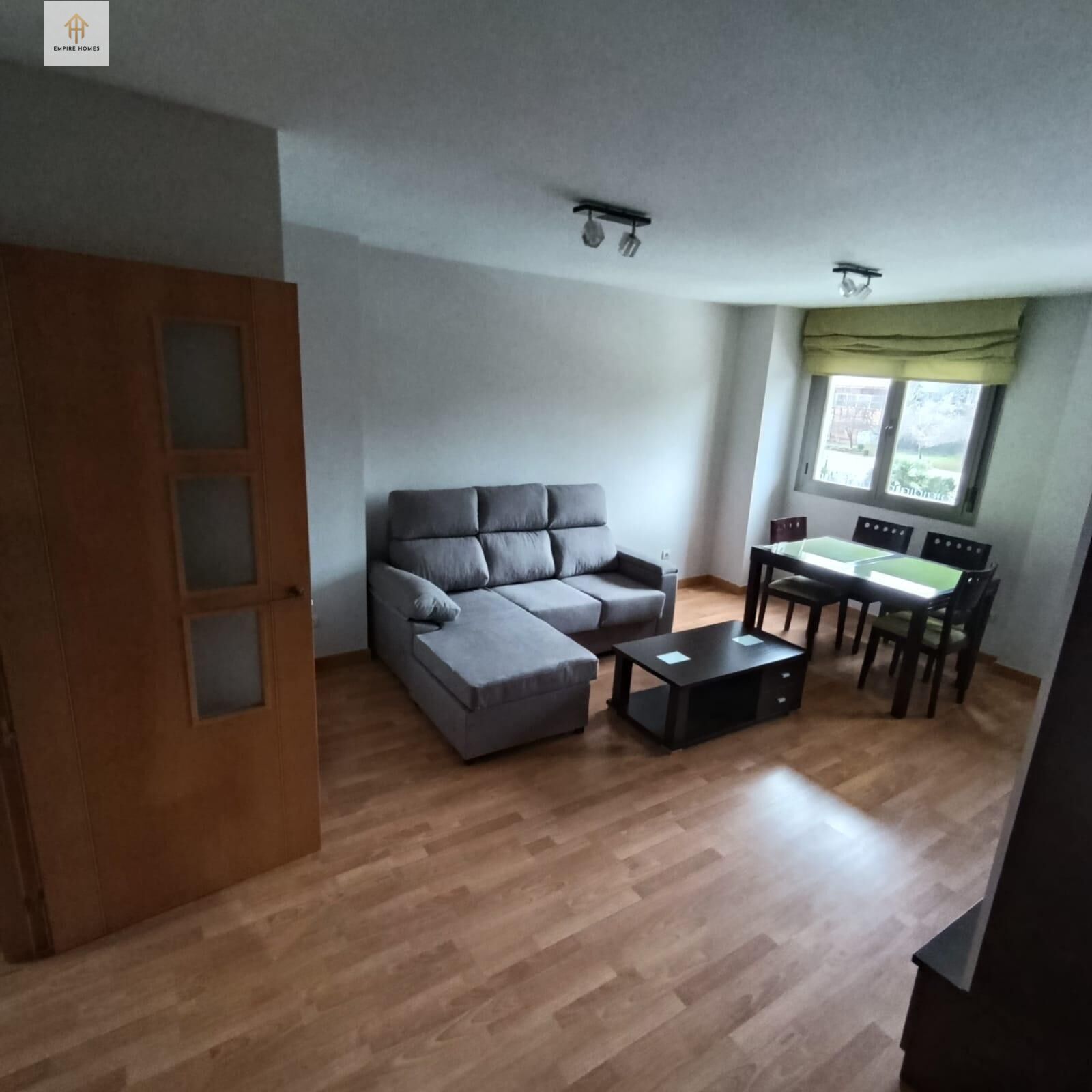 Sala d'estar de Pis de lloguer en Cáceres Capital amb Calefacció, Traster i Piscina comunitària