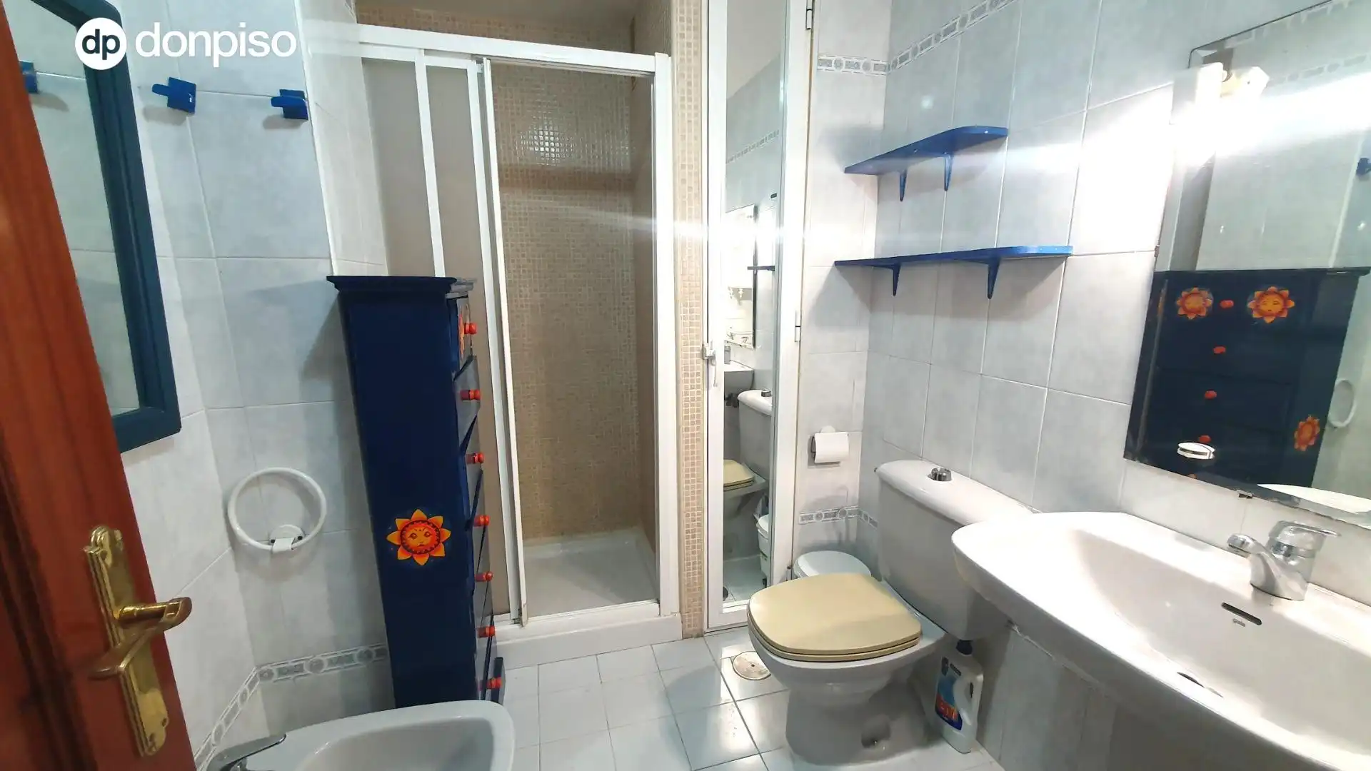 Bathroom of Flat for rent in Granada  with Air Conditioner, Heating and Terrace
