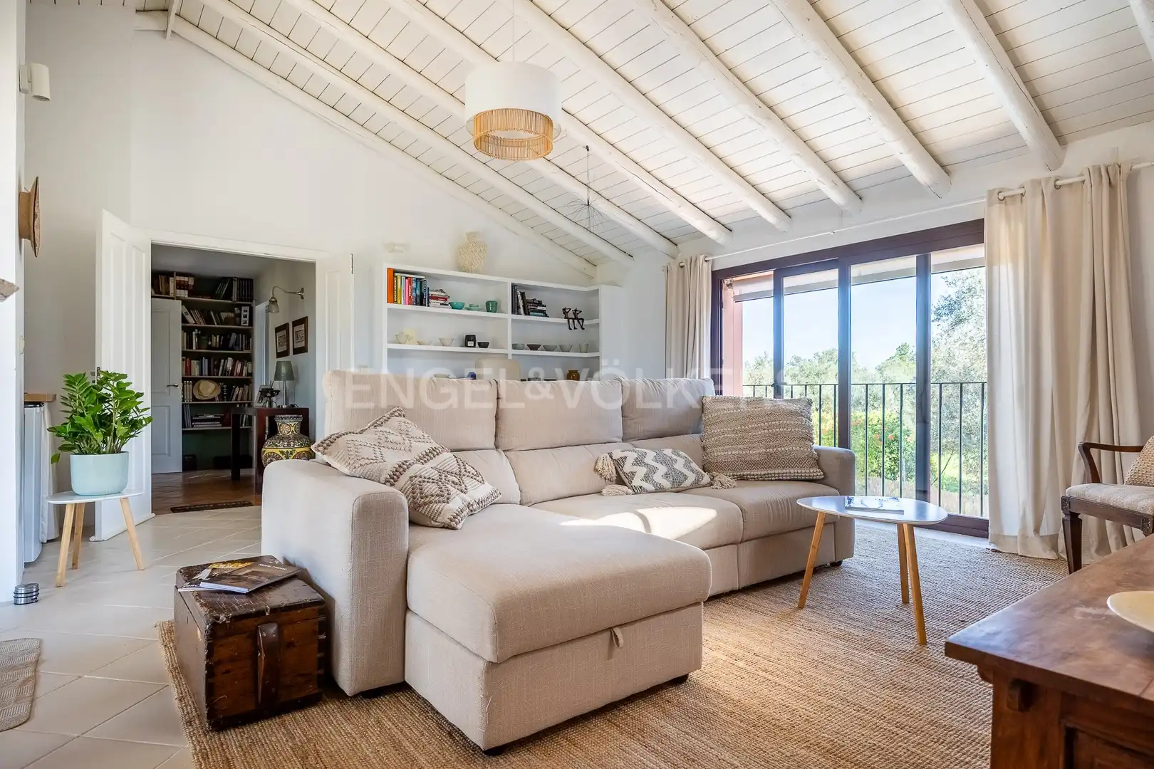 Sala d'estar de Casa o xalet en venda en Espartinas amb Aire condicionat, Calefacció i Jardí privat