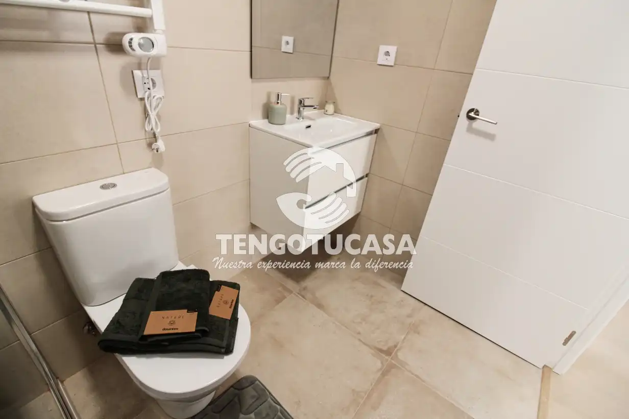 Bathroom of Flat for sale in Madrid  with Air Conditioner, Heating and Furnished