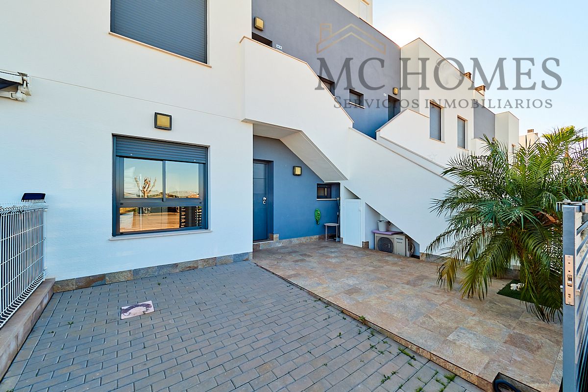 Vista exterior de Planta baixa de lloguer en Pilar de la Horadada amb Aire condicionat, Terrassa i Moblat