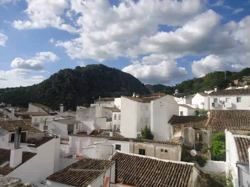 Vista exterior de Casa o xalet en venda en Ubrique amb Terrassa i Traster