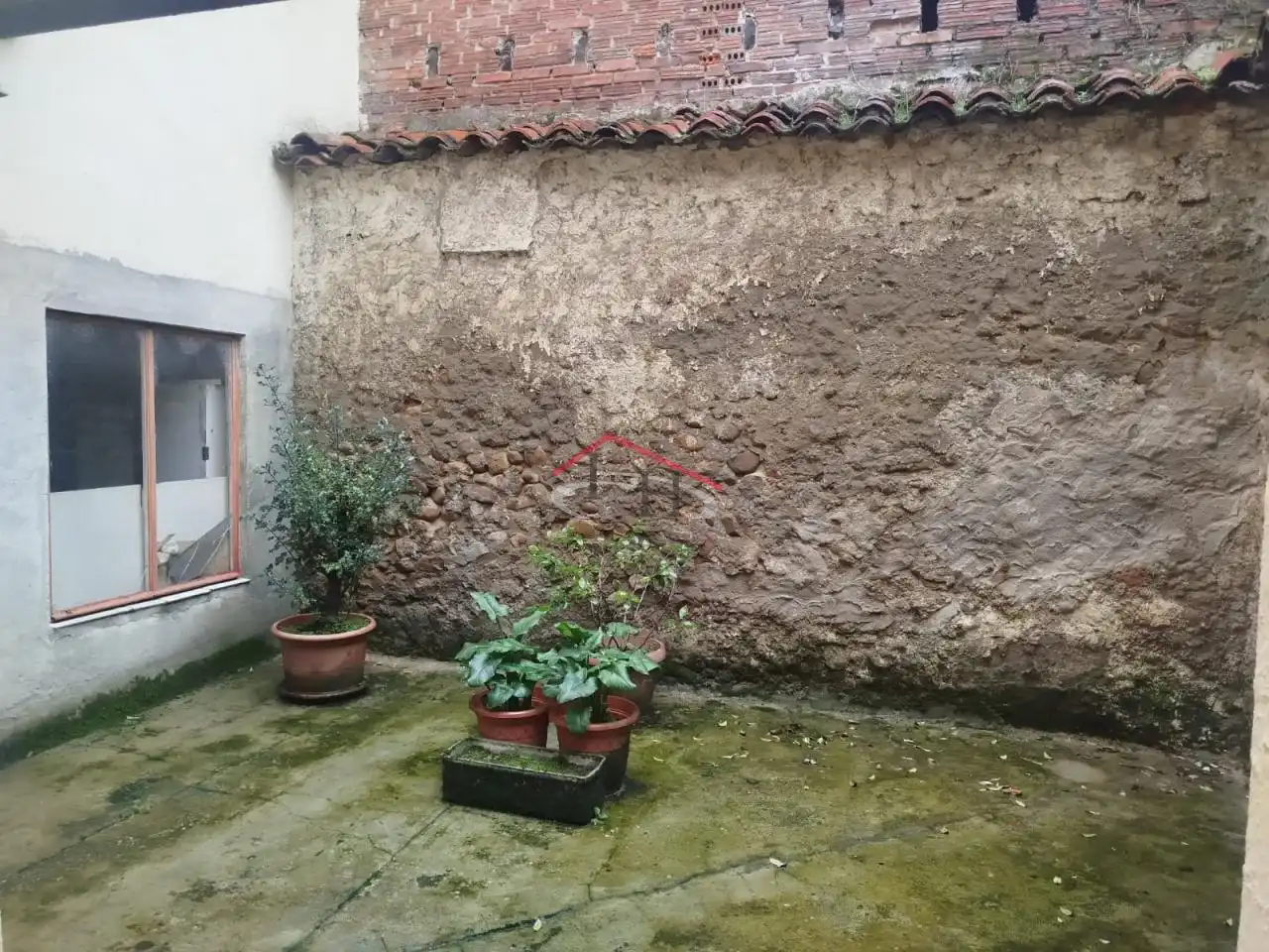 Terrassa de Casa o xalet en venda en León Capital  amb Calefacció, Jardí privat i Traster