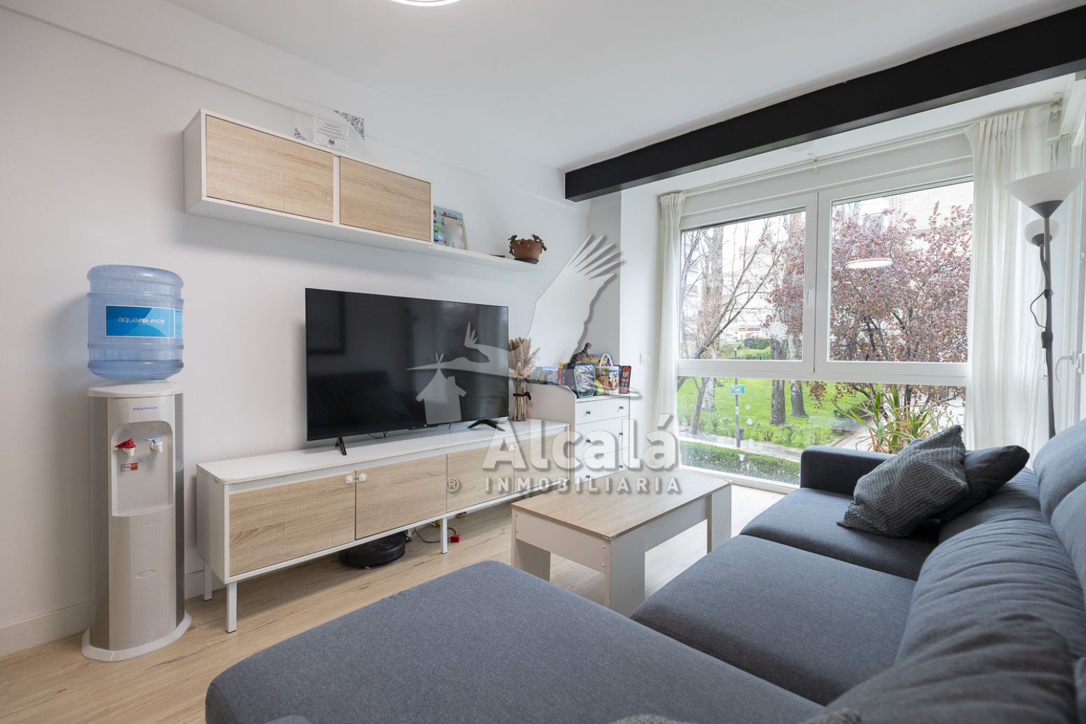 Living room of Flat for sale in Oviedo   with Air Conditioner, Heating and Storage room