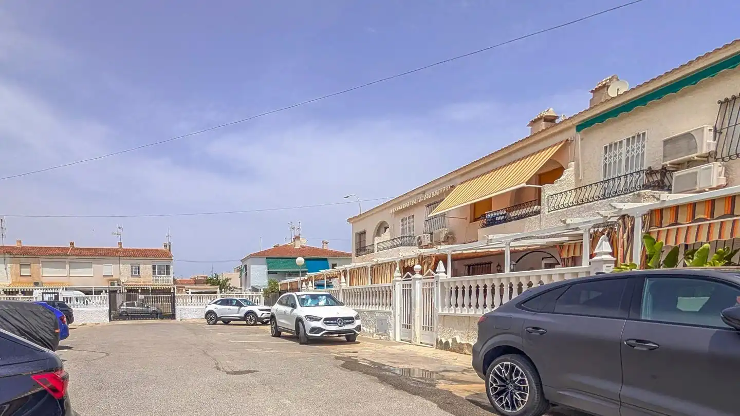 Vista exterior de Casa adosada en venta en Santa Pola con Aire acondicionado, Terraza y Amueblado