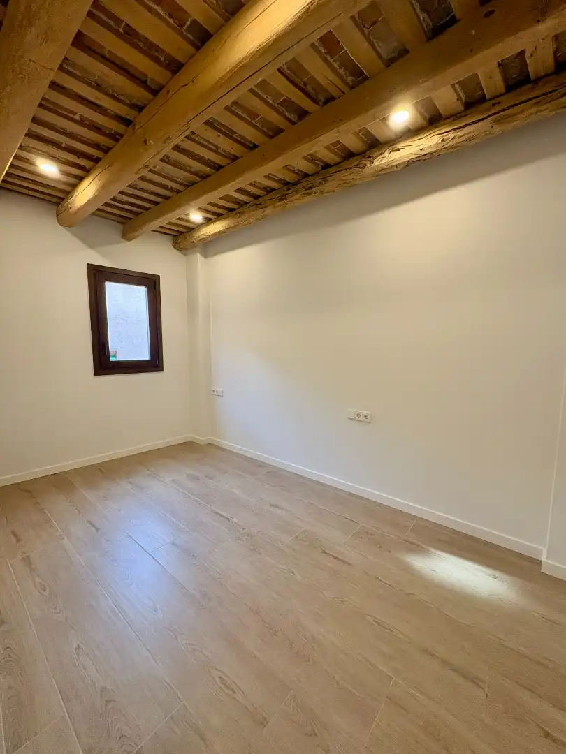 Wohnung zur Miete in Vic mit Klimaanlage, Heizung und Balkon