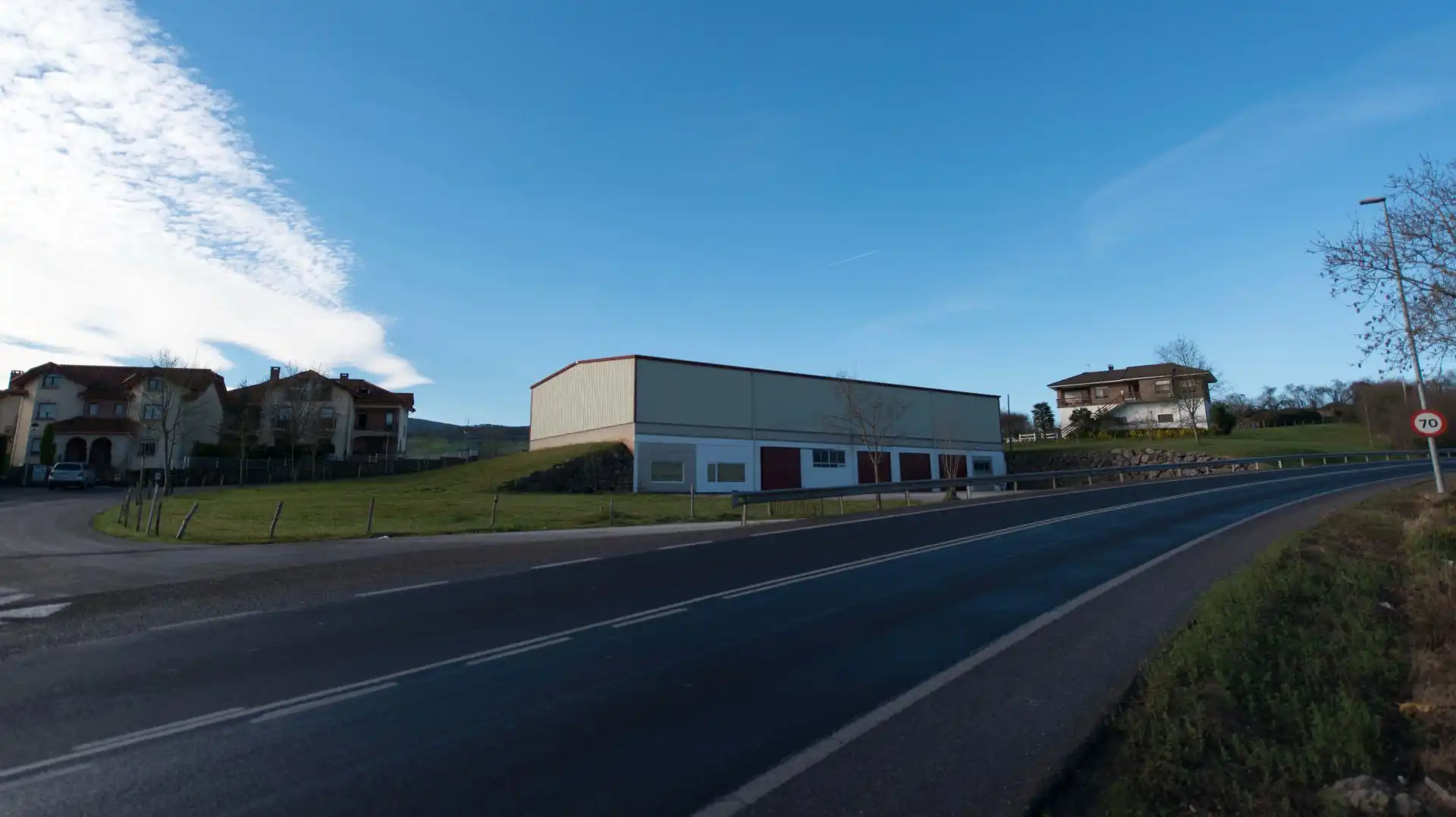 Außenansicht von Fabrikhallen zur Miete in Cabezón de la Sal