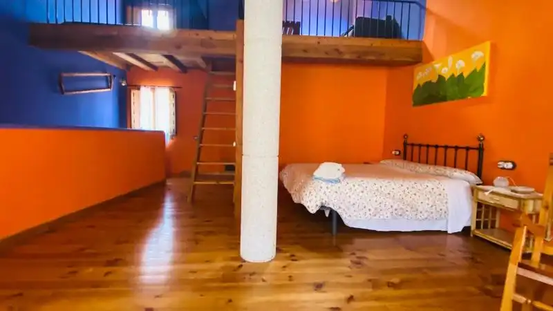 Habitación de Casa adosada en venta en Villarluengo con Terraza, Trastero y Amueblado