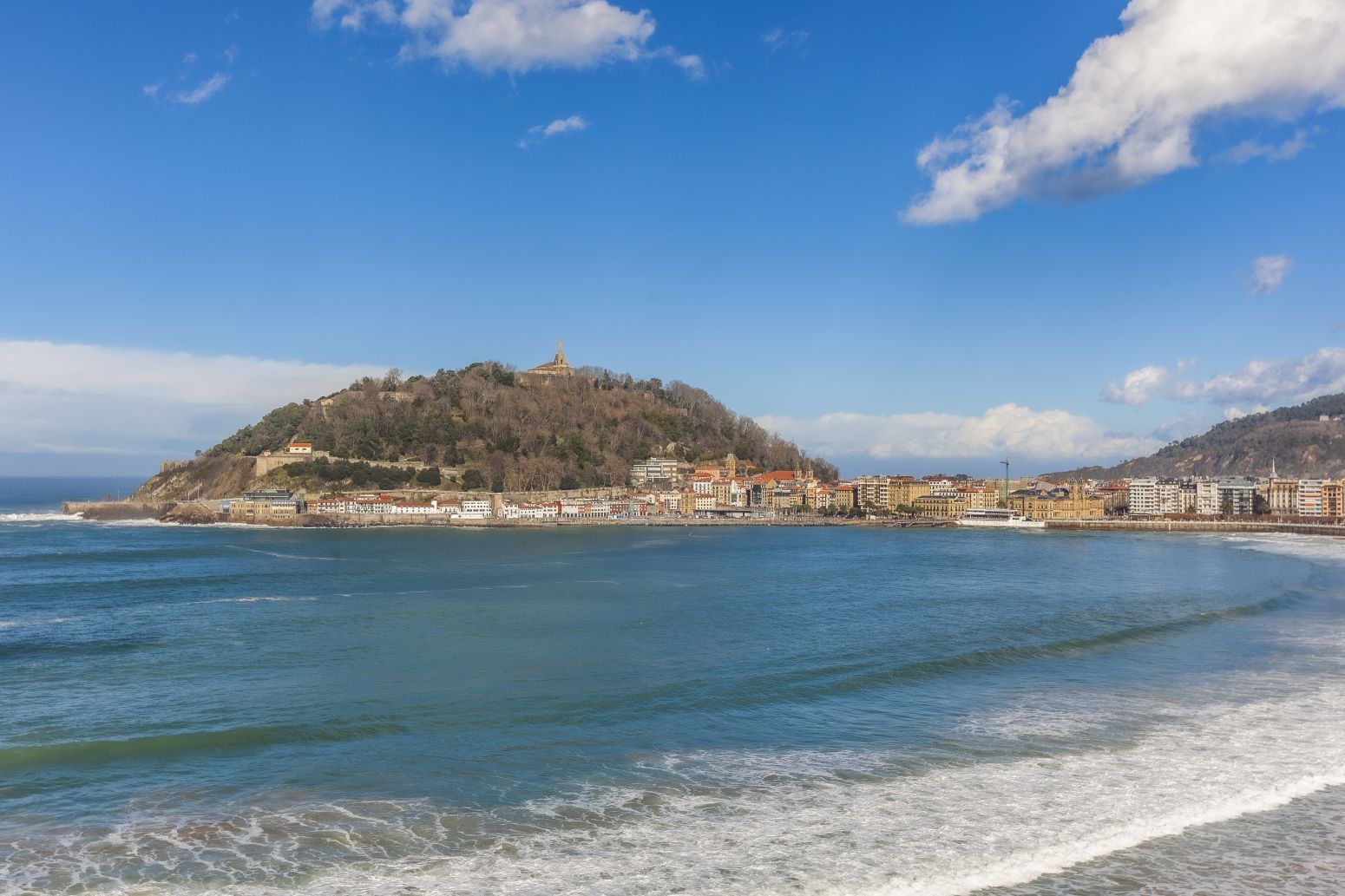 Vista exterior de Pis en venda en Donostia - San Sebastián  amb Calefacció i Piscina comunitària