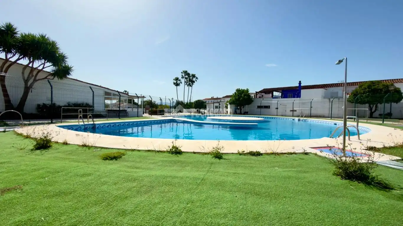 Piscina de Pis en venda en Los Barrios amb Aire condicionat i Calefacció