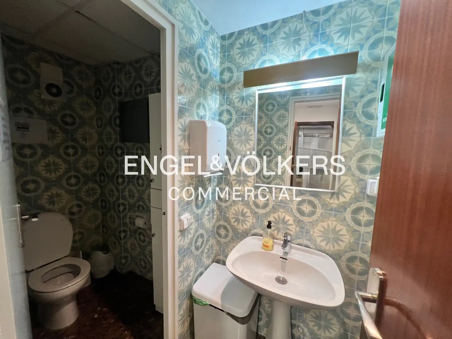 Office for sale in Barcelona  with Air Conditioner and Furnished