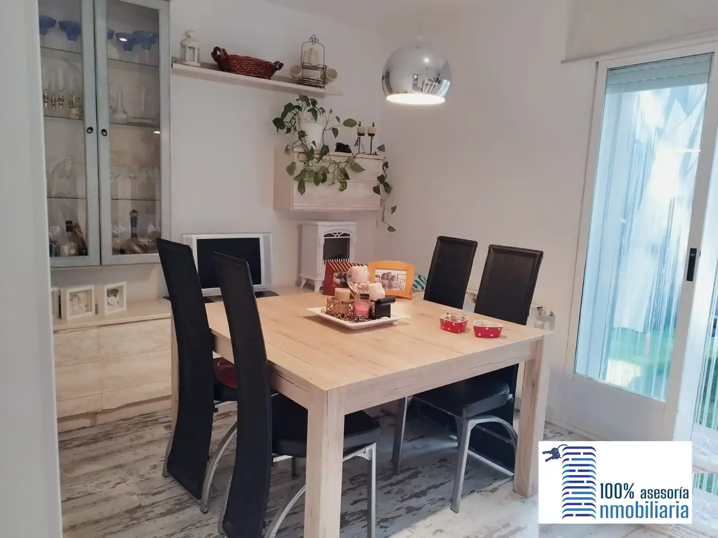 Comedor de Casa adosada en venta en Perales de Tajuña con Aire acondicionado, Calefacción y Jardín privado
