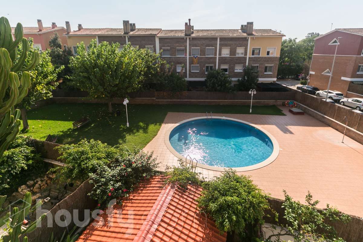Piscina de Casa o xalet en venda en Gavà amb Aire condicionat, Calefacció i Jardí privat
