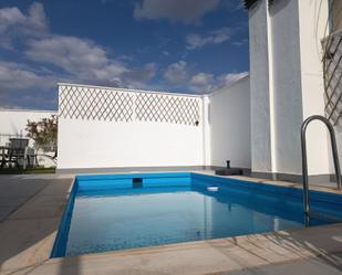 Swimming pool of Single-family semi-detached for sale in  Córdoba Capital  with Air Conditioner, Heating and Terrace