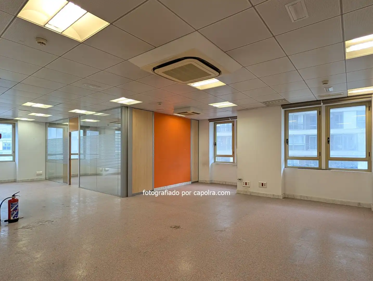Büro zum Verkauf in Barcelona mit Klimaanlage und Heizung