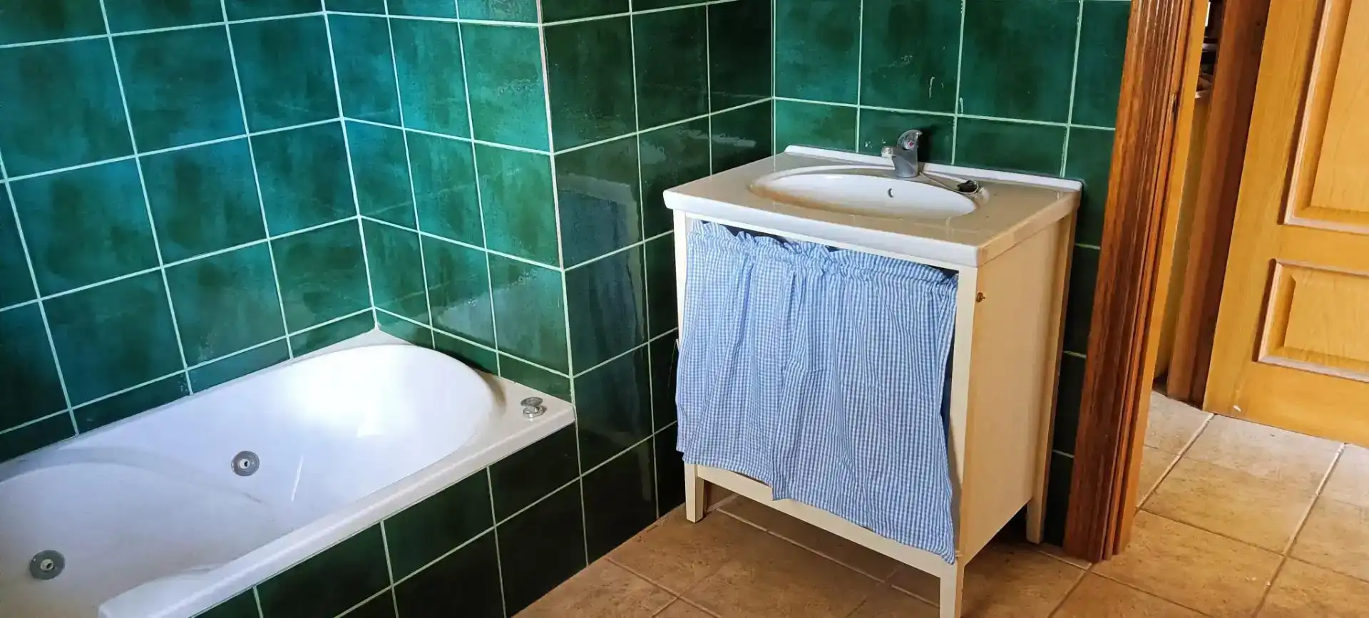 Bany de Casa o xalet en venda en Torrelles de Llobregat amb Balcó