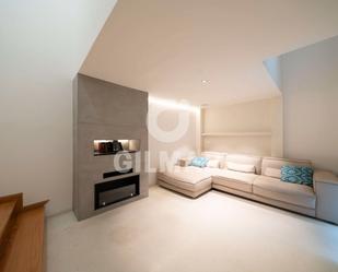 Living room of Flat for sale in  Madrid Capital  with Air Conditioner, Heating and Furnished