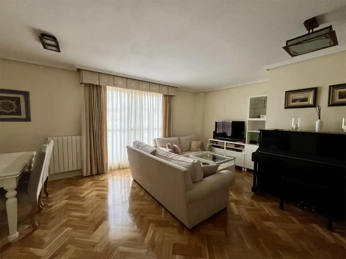 Sala d'estar de Pis en venda en Las Rozas de Madrid amb Aire condicionat, Parquet i Traster
