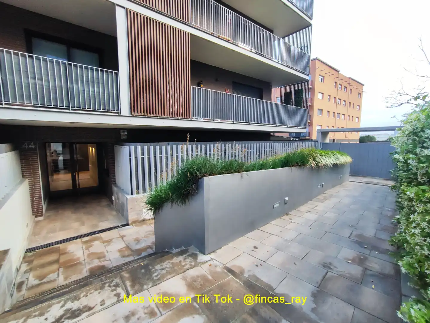 Vista exterior de Piso en venta en Ripollet con Aire acondicionado, Calefacción y Parquet