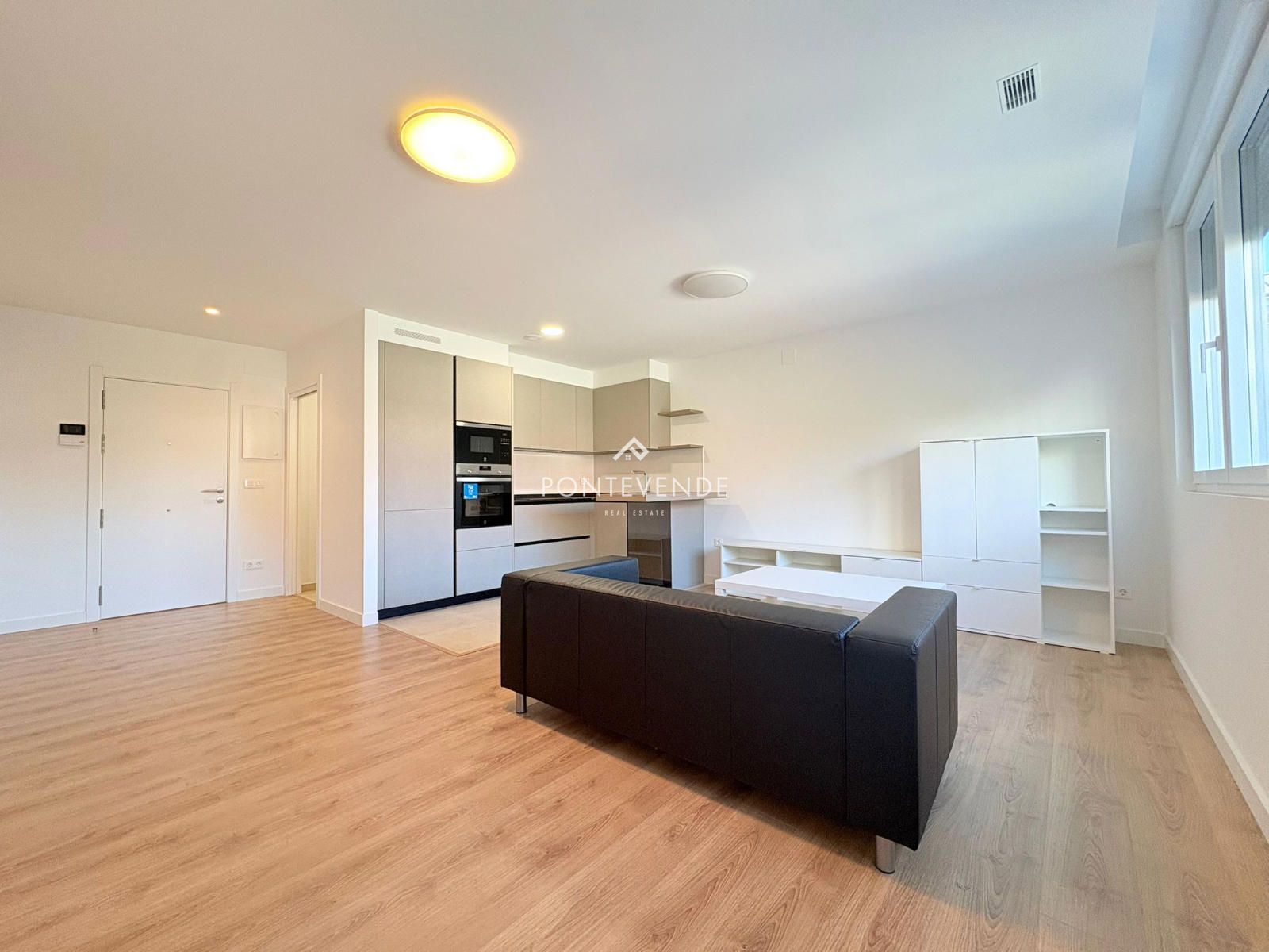 Living room of Flat to rent in Pontevedra Capital   with Air Conditioner, Heating and Storage room