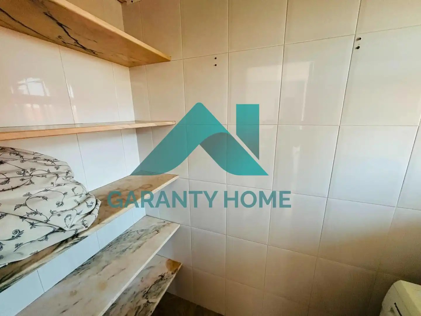 Baño de Dúplex de alquiler en Cáceres con Aire acondicionado, Calefacción y Parquet