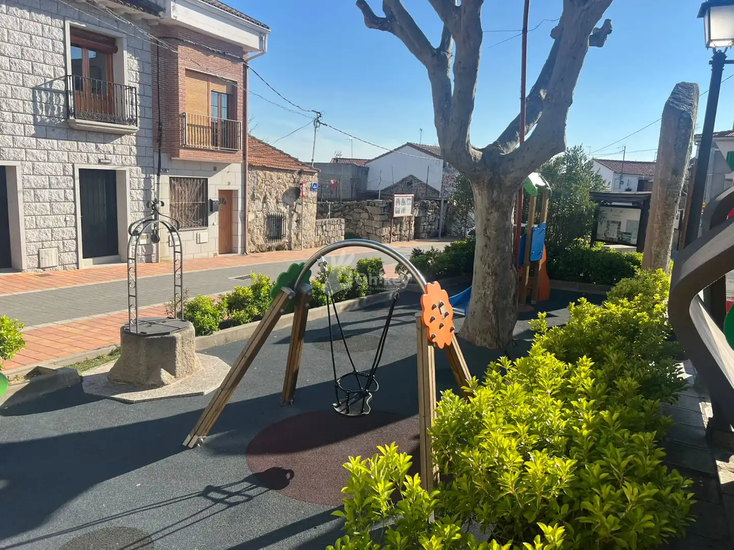 Außenansicht von Wohnung zum Verkauf in Fresnedillas de la Oliva mit Klimaanlage, Heizung und Privatgarten