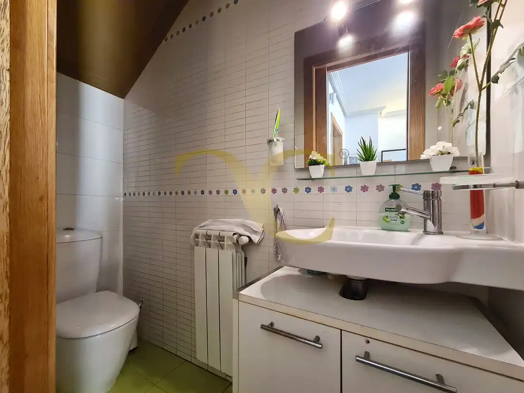 Baño de Casa adosada en venta en Gijón  con Calefacción, Jardín privado y Terraza