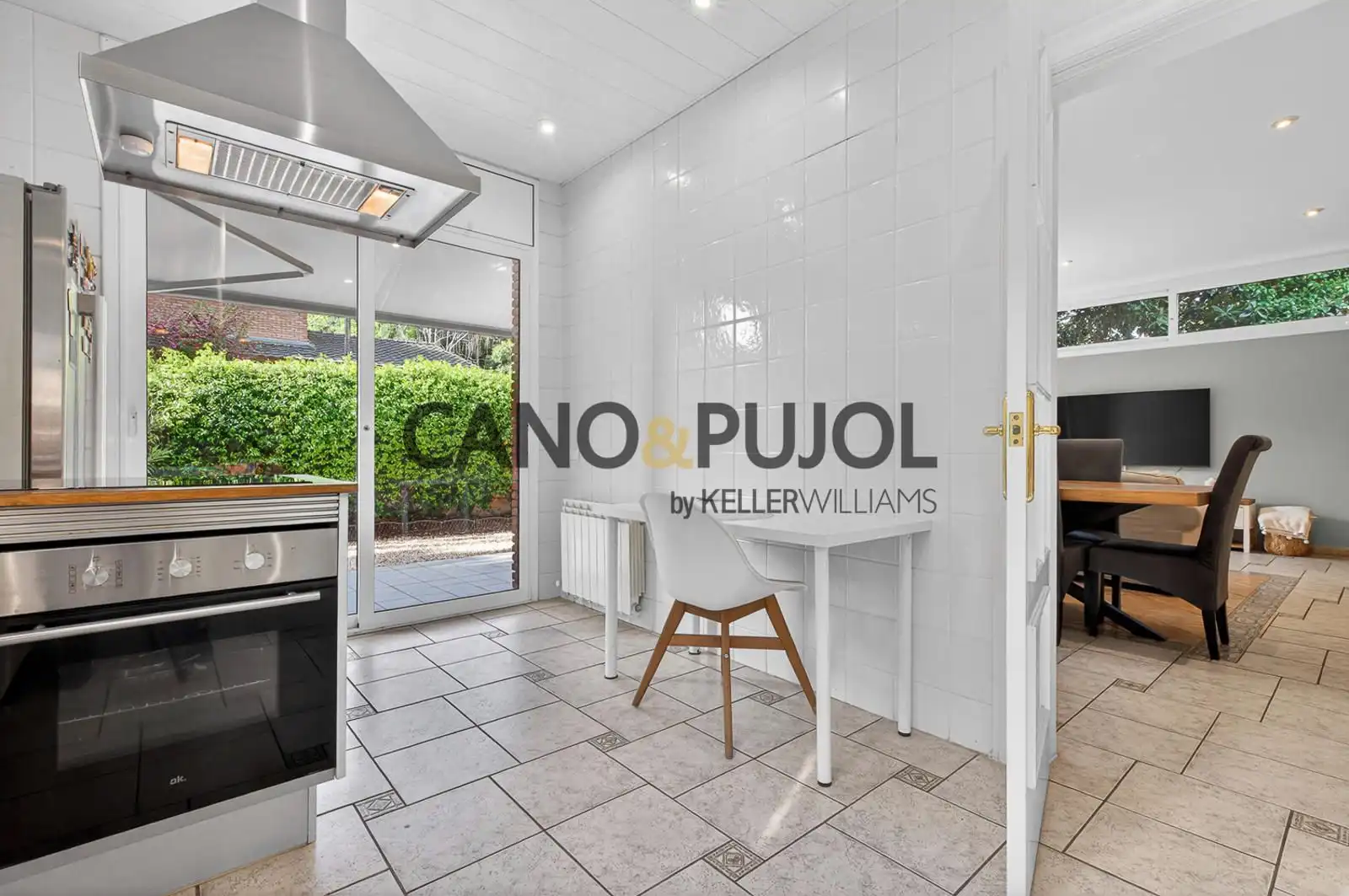 Cuina de Casa o xalet en venda en Sant Cugat del Vallès amb Aire condicionat, Calefacció i Terrassa
