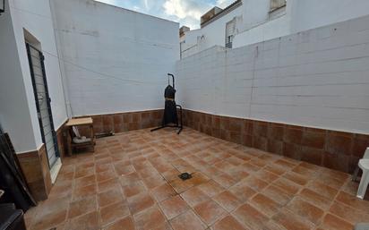 Vista exterior de Casa adosada en venda en Pilas amb Aire condicionat i Calefacció