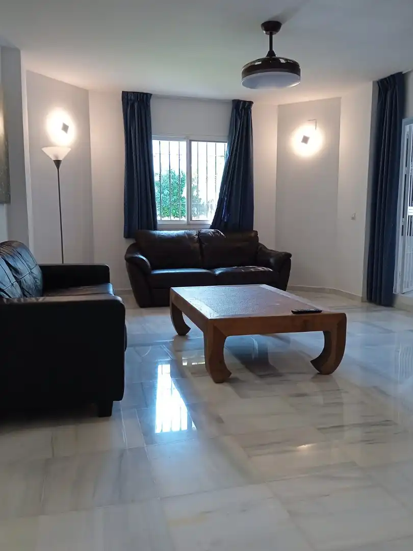 Apartamento con piscina en alquiler en Manzana-2, imagen 3