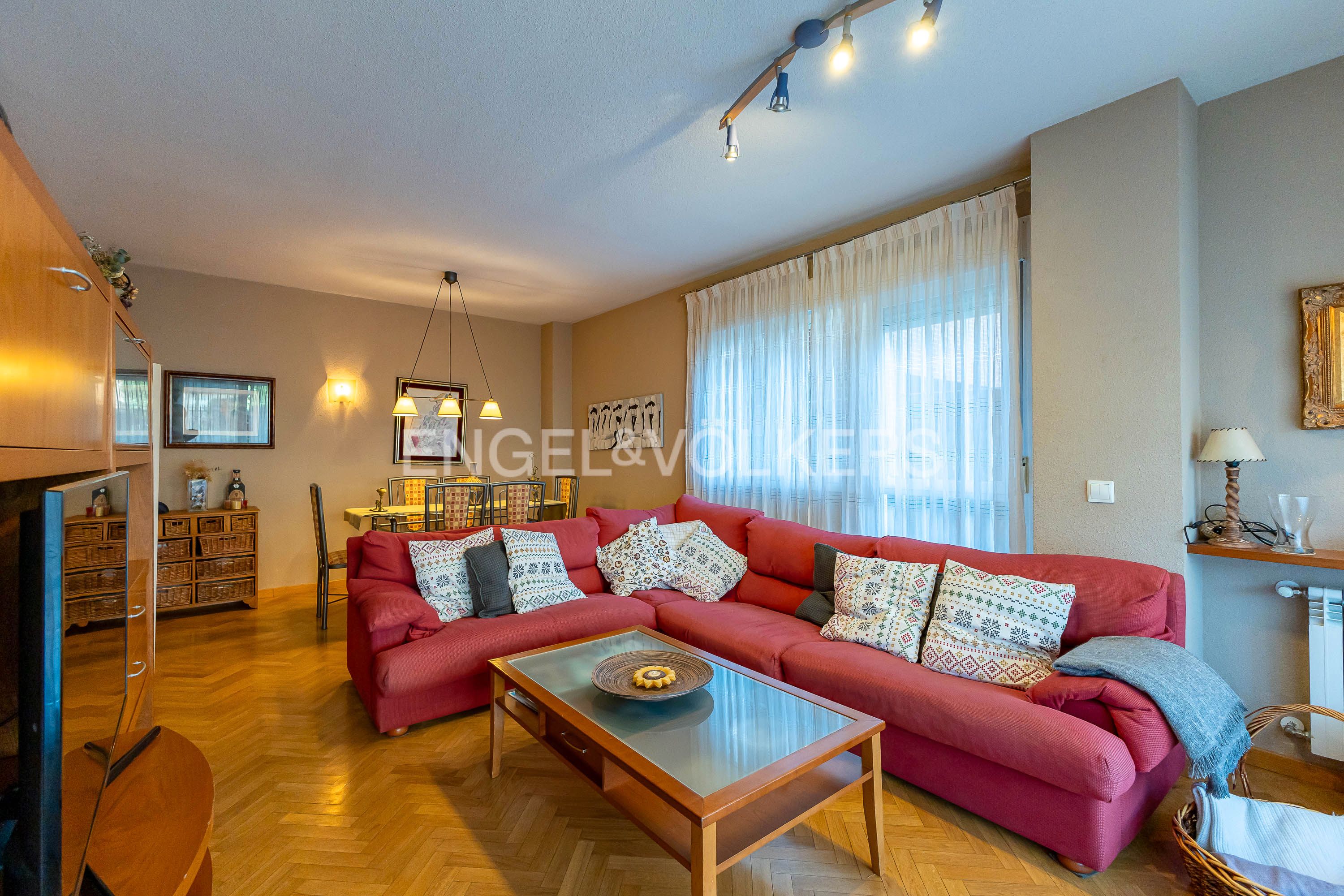 Living room of Apartment for sale in Majadahonda  with Heating, Private garden and Terrace
